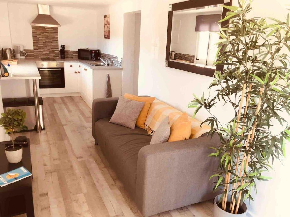Lovely 2 Bed Apartment In Alcalalí エクステリア 写真